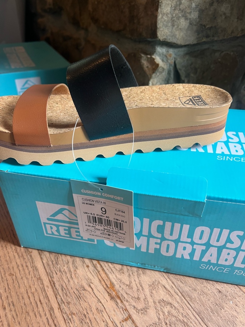 Reef Cushion Vista Hi Slide Sandal in Black Duo
